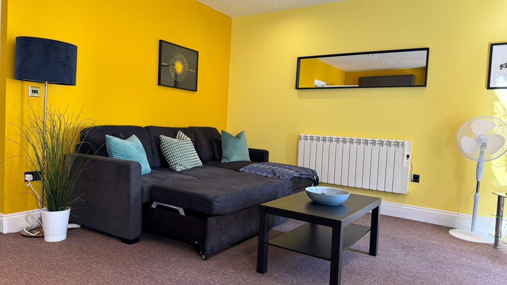 Flat 5 Mins Away From Beach! Apartment