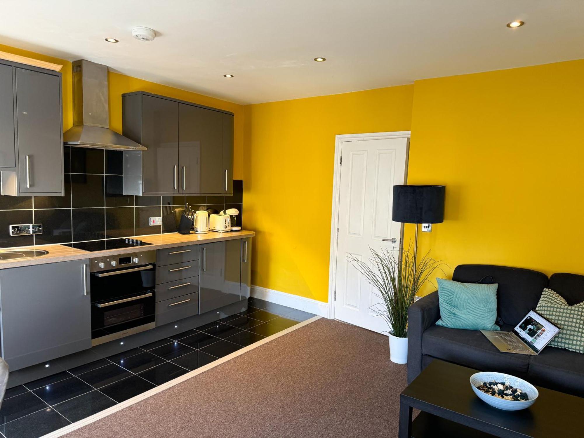 Flat 5 Mins Away From Beach! * Brighton